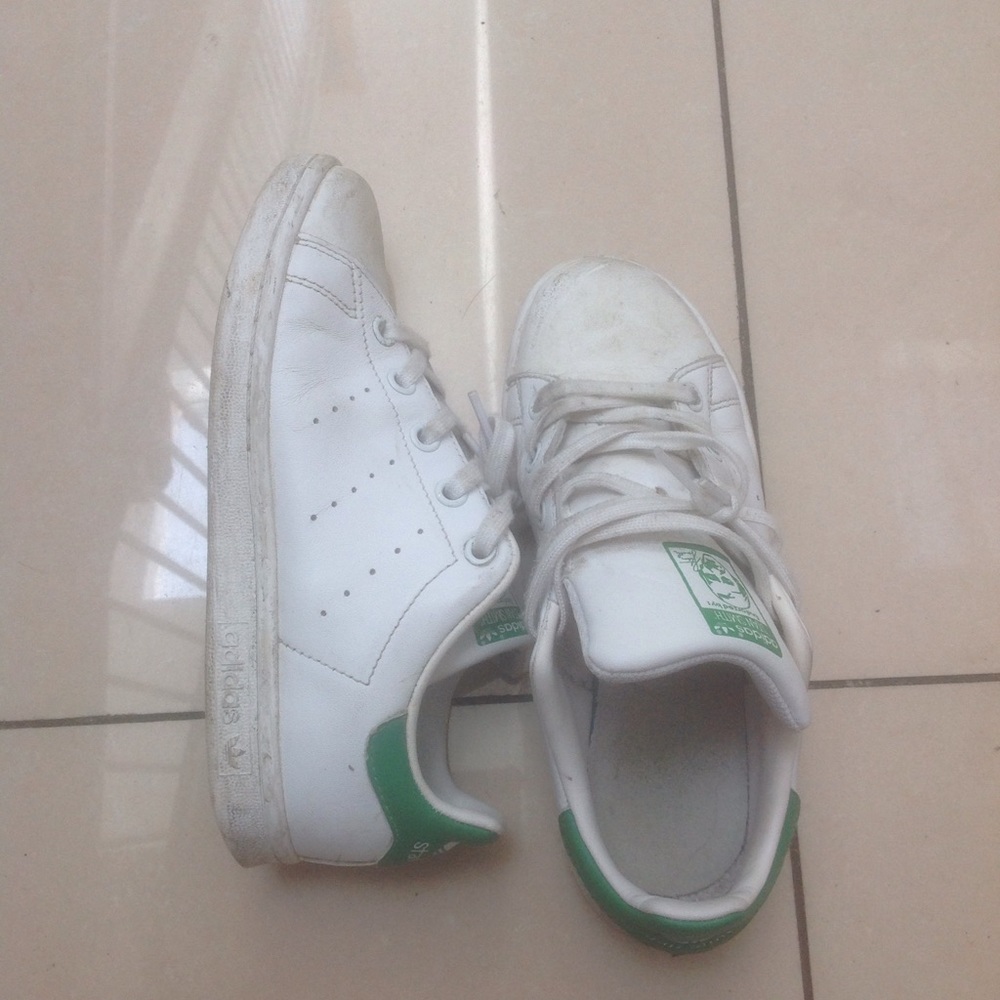 Green adidas Stan smith size boys 2 or women's 4